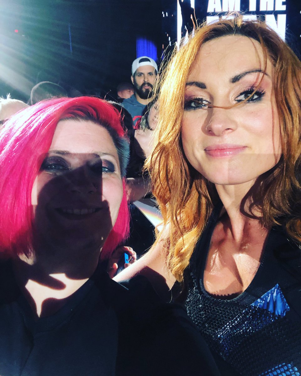 pruz25's tweet photo. Thank you @WWERollins @BeckyLynchWWE @TheCurtHawkins @NaomiWWE for stopping to take photos! This made my night! #WWEReading #SummerSlam2019 #HeatWaveTour #theman #thebeastslayer https://t.co/Gd43lLbYpj