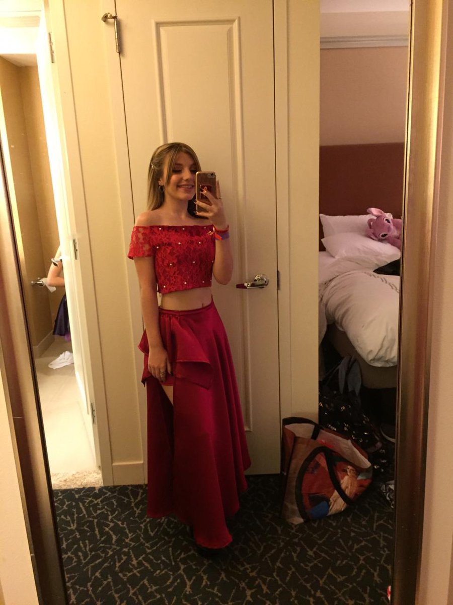 danielamejuto's tweet photo. Estás muy hermosa   , en esta noche   soñada  que seas muy feliz y se realicen todos tus sueños  te amamos Luisi 💖💖💖💖#funtimejulio2019 https://t.co/ji1tsVxD6r