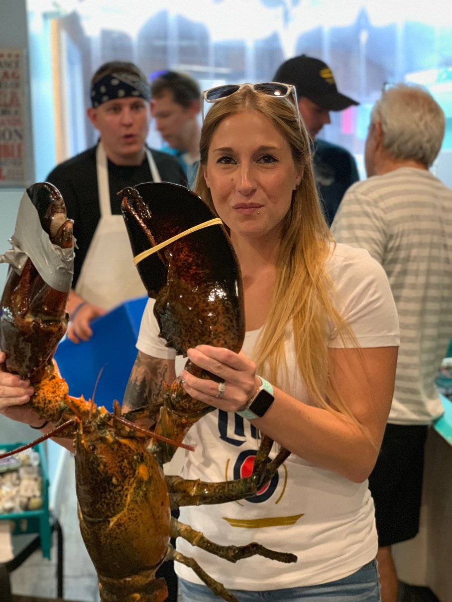 WeatherbeeJill's tweet photo. got to hold that GIGANTIC Lobster 🦞 @keselowski is winning on Sunday! #Millerlite #Promo #Nascar #NewEngland #Newhampshire @MillerLite @NHMS https://t.co/IrxVqshn75