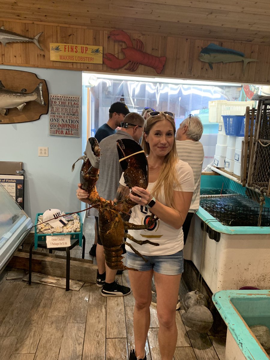 WeatherbeeJill's tweet photo. got to hold that GIGANTIC Lobster 🦞 @keselowski is winning on Sunday! #Millerlite #Promo #Nascar #NewEngland #Newhampshire @MillerLite @NHMS https://t.co/IrxVqshn75