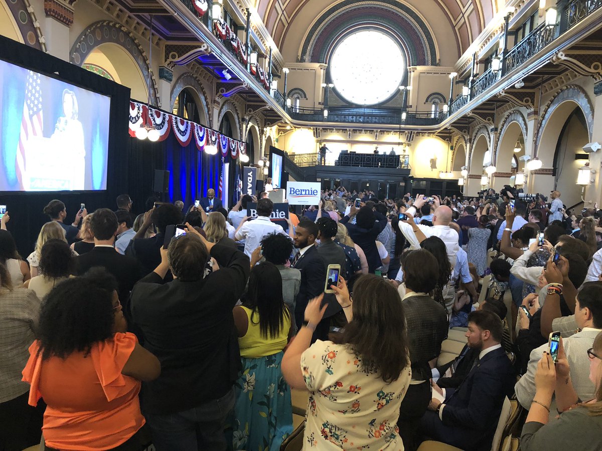 vademlatinos's tweet photo. Newly elected President @ralfaro and Vice President @oharielg are representing Virginia at the @youngdems Convention as part of the @VAYD delegation listening to @SpeakerPelosi and @PeteButtigieg, among many other great speakers. #YDAIND #VAYD2INDY https://t.co/z49QAVxTmV