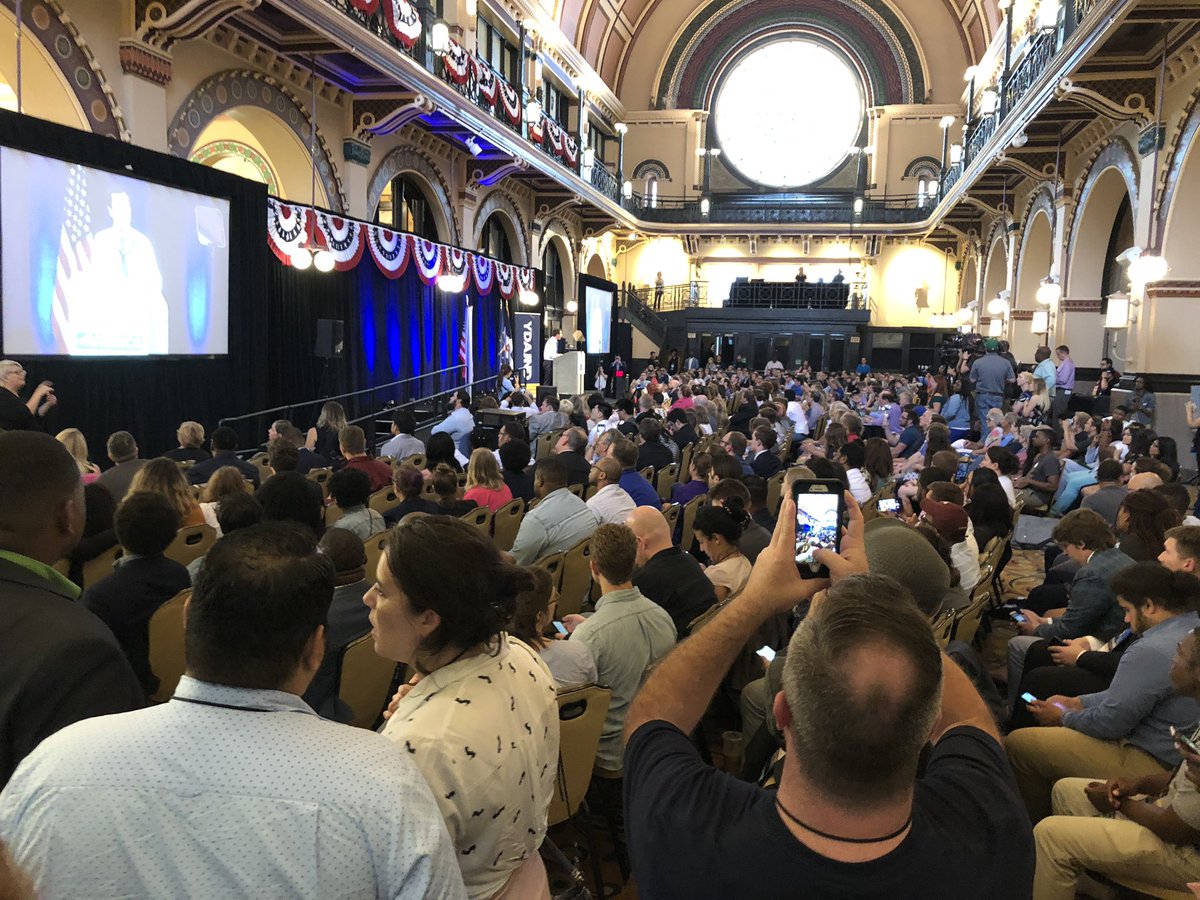 vademlatinos's tweet photo. Newly elected President @ralfaro and Vice President @oharielg are representing Virginia at the @youngdems Convention as part of the @VAYD delegation listening to @SpeakerPelosi and @PeteButtigieg, among many other great speakers. #YDAIND #VAYD2INDY https://t.co/z49QAVxTmV