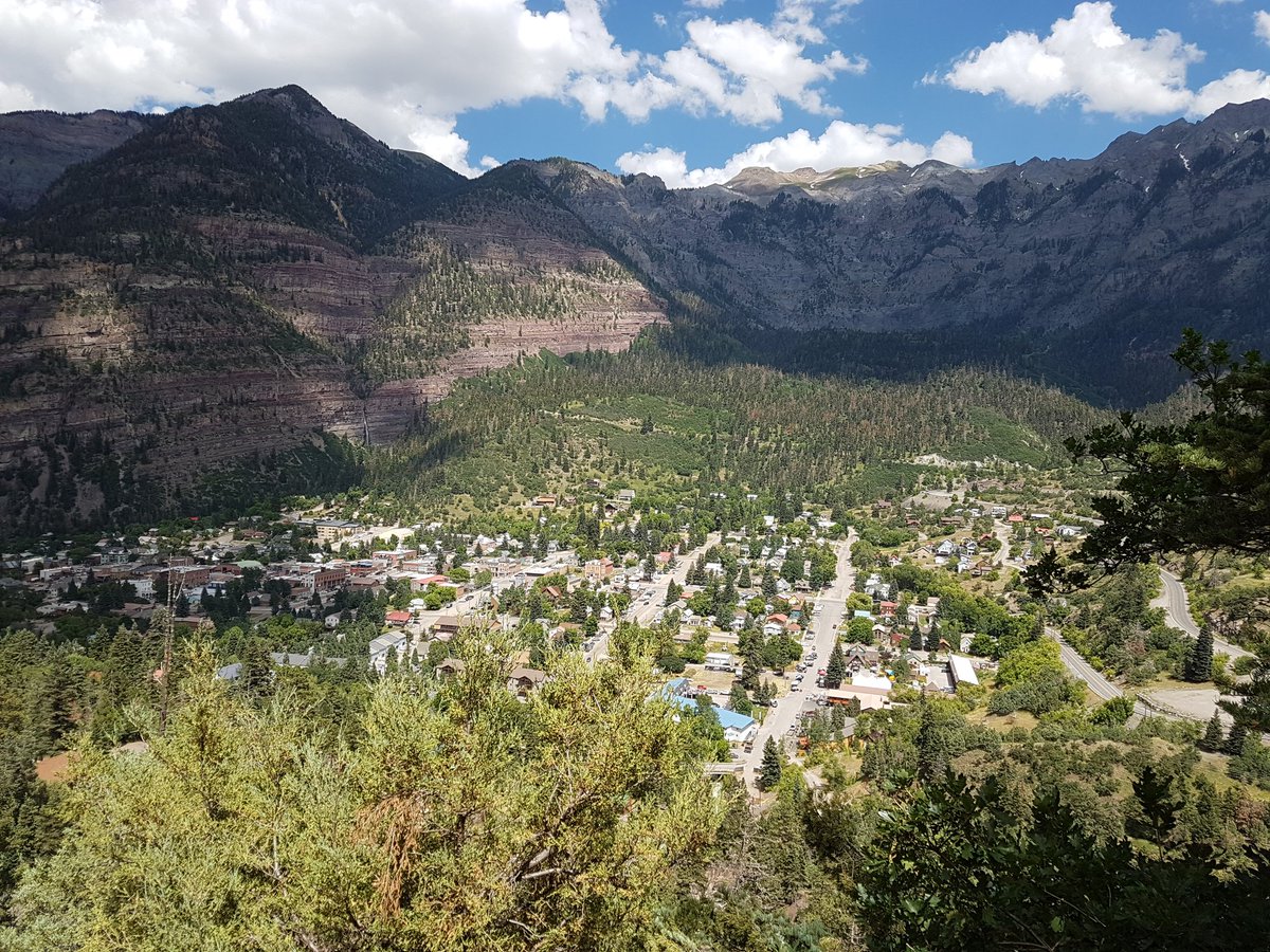 BGJensen's tweet photo. Tiny towns that are big on beauty. I nominate the city of Ouray in Colorado. What's your take on this? Name a city and share a pic if you can. #travel #roadtrip https://t.co/JYhisvdbjo
