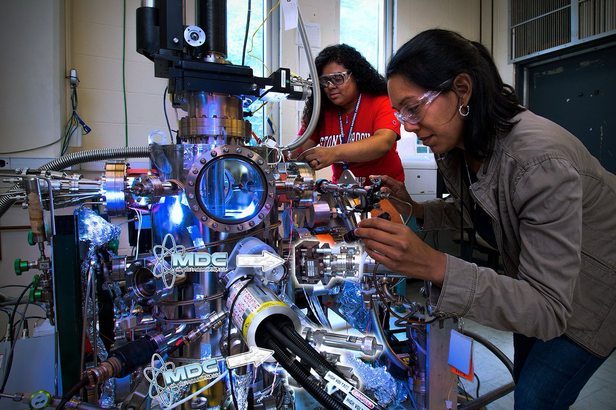 MDCPrecision's tweet photo. Interns Investigate Catalysts for a Greener Future https://t.co/OfZDjpqOhp #BrookhavenLab #STEM #Catalyst #Chemistry #Chromatography #vacuumchamber #mdcvacuum #VacuumSystem #VacuumScience #Engineering #ChemicalEngineering #Methane #SBU #CSTEP #CatalyticChemistry #CO2 #Science https://t.co/tnQJjBXo07