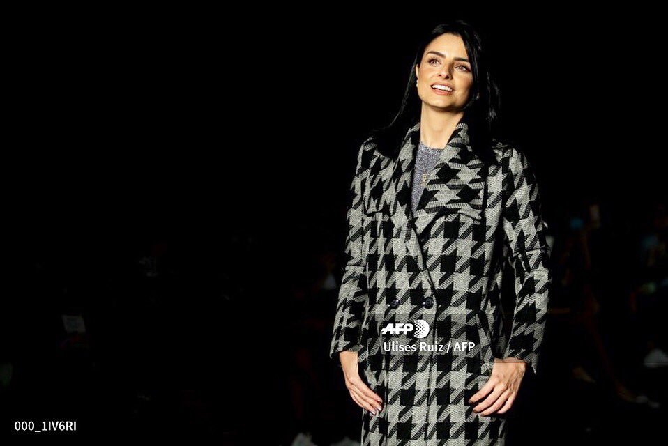 35mmfotografia's tweet photo. A model shows a creation of the autumn and winter collection by Mexican designer Jaime Kohen for Mexican brand Merkabá, during the 71st edition of Intermoda in Guadalajara.@AFPMexico @afpphoto #photography #mexico #Jalisco #Guadalajara @Intermoda #IM71 #fashion #Merkabá https://t.co/FcMsi1rojW