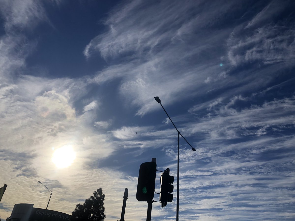 annie333333333's tweet photo. And out and about 😃💫 #lookup #southernwinters #Melbourne #breathinandout https://t.co/B7v9uheU38