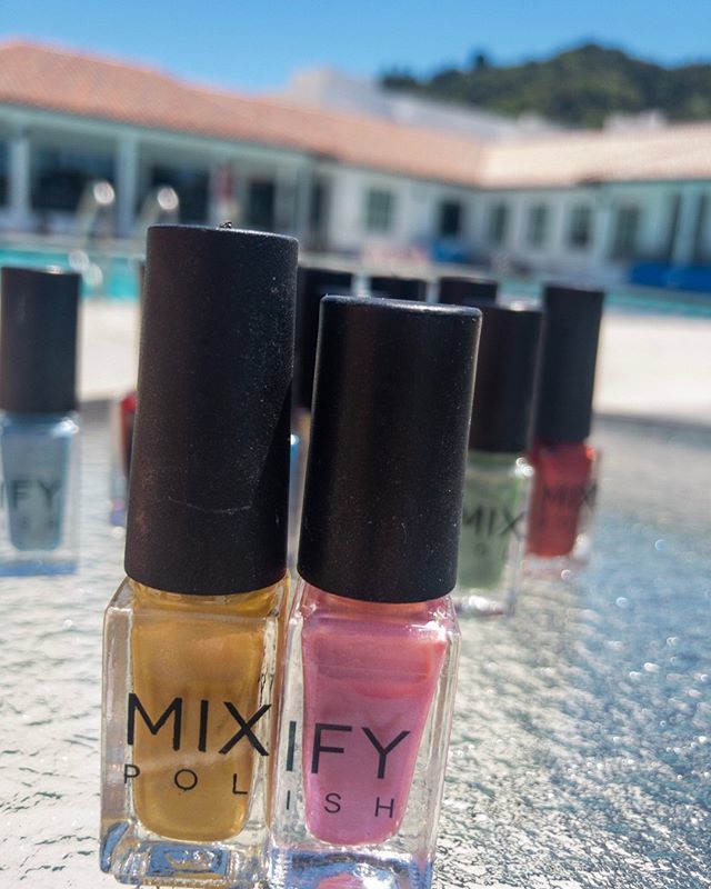 MixifyBeauty's tweet photo. Here are our favorite colors of summer so far. What are you wearing?
#MixifyBeauty #poolparty #Spain #summer #nailpolishkit #DIYbeauty #lazydays #notd #roadtrip #pinacolada #trythemall #fave #Mixify https://t.co/gLk90lAU7t https://t.co/tmXmPkSmGF
