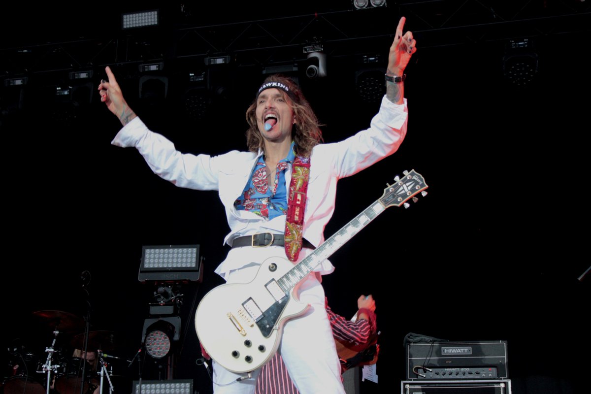 DanPeeke's tweet image. Some shots of @thedarkness and @TheWildhearts at the first day of @RamblinManFair today! 

#ramblinman #photograghy