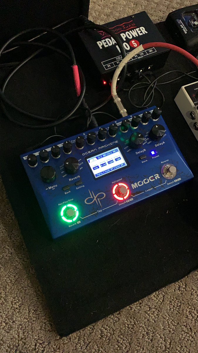 screamsofsyrens's tweet image. Taking our sound to the next level with @dvntownsend Ocean Machine!     Such an amazing pedal can’t wait to start writing with it! 🤘#mooeraudio #oceanmachine
