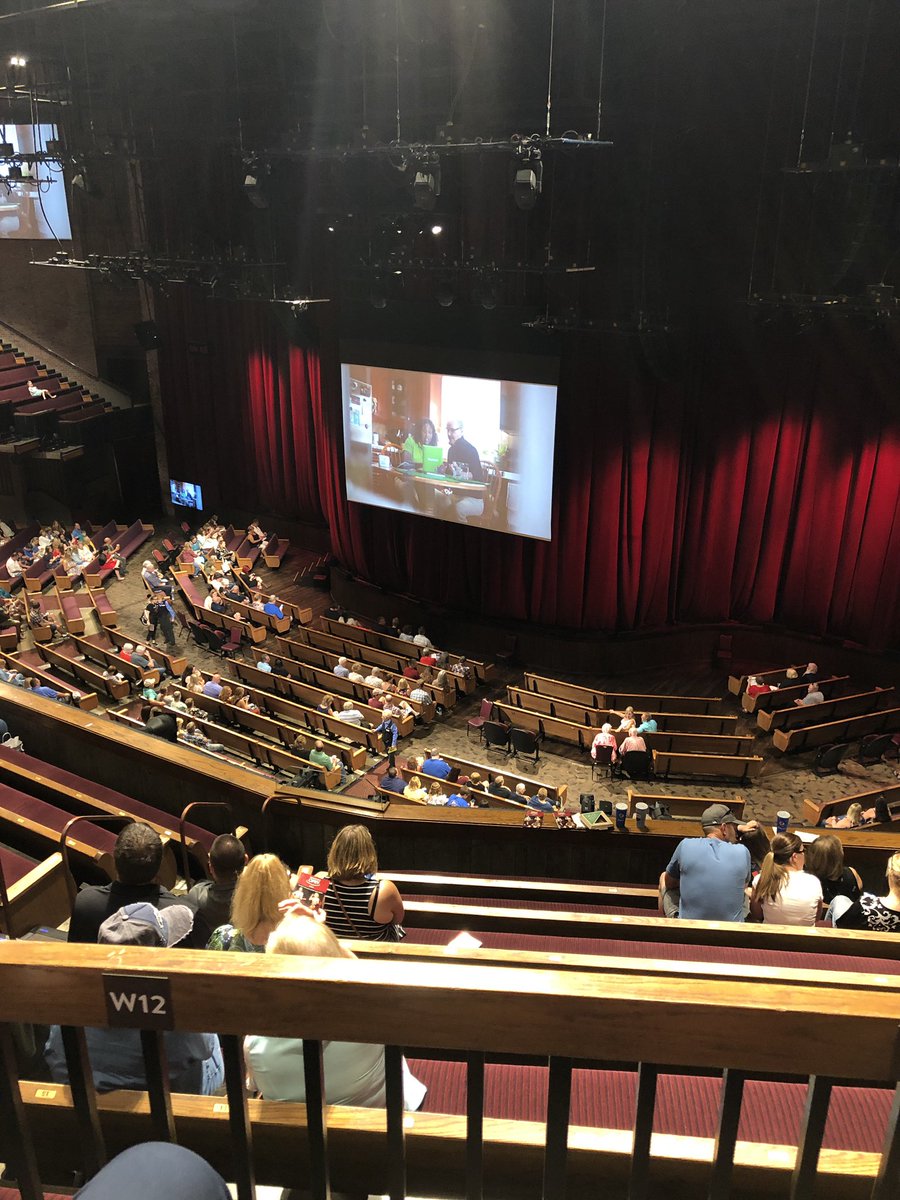LisaTierney42's tweet photo. #Opry https://t.co/rg99iWolfX