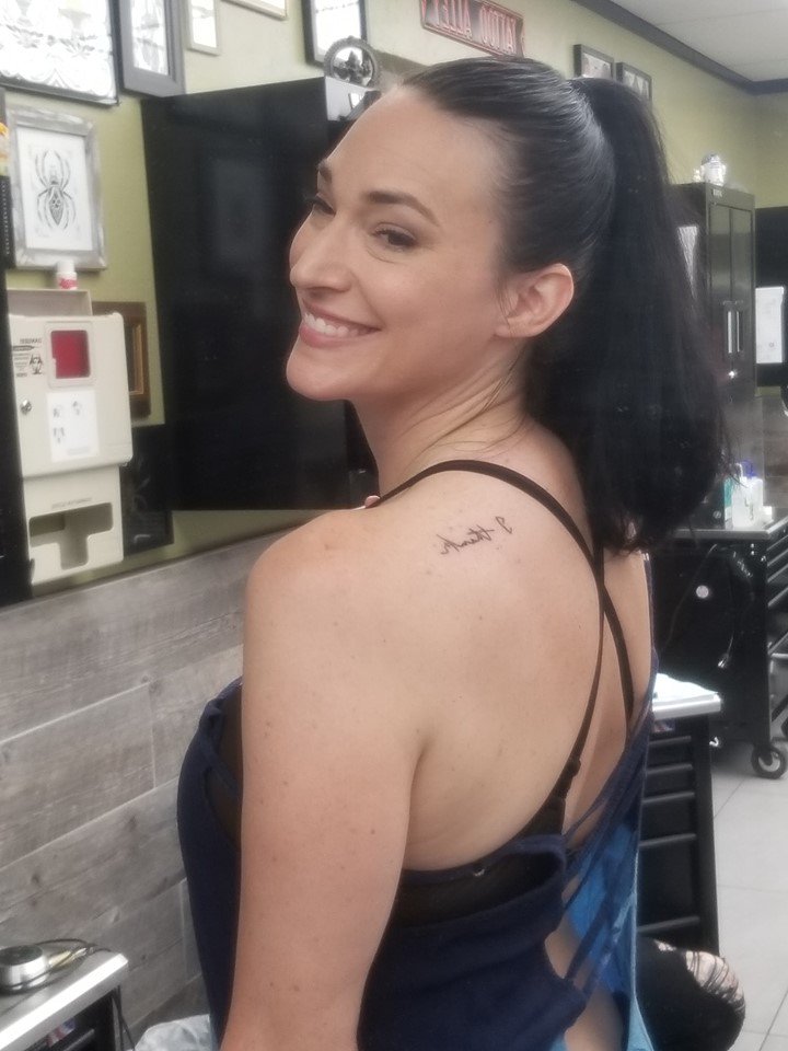 jamie_science's tweet photo. Hey @Evo_Explorer I accept your challenge to share with @LeeRberger some of the inking of the #Evolution #NerdHerd at #HESTW. This was my first tattoo and I will be checking out the book #ScienceInk @carlzimmer! @EvoHuman @mardigrasmicrob
@MollySelba https://t.co/4ZxsNFwqTg