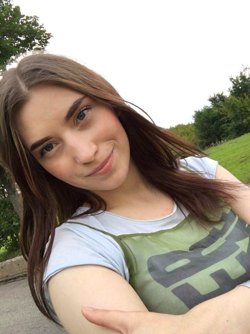 Покрасилась, но никак не ожидала, что буду такой темной https://t.co/6Wn5th1d4m