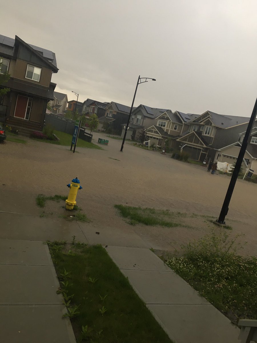 mamadiduch's tweet photo. Well then. Good thing my husbands got a big lifted Ram 🤦🏻♀️ #desrochers #southwestyeg #yegwx #yegstorm #flooded https://t.co/khwqkGY8qY