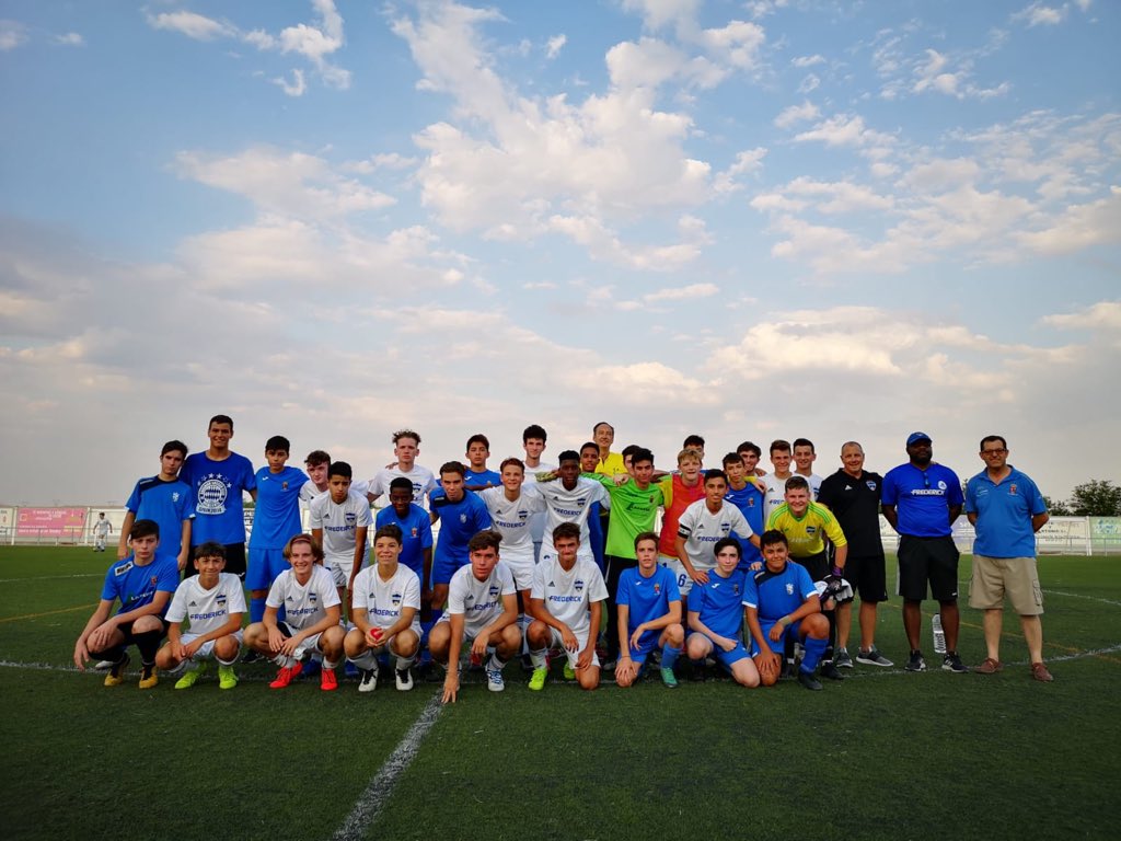 coachspinks8's tweet photo. 2002 and 2003 boys played their first game today in Spain. Both come away with wins! #FCFredSpain #twozerowin #threezerowin https://t.co/rdV253jQBC