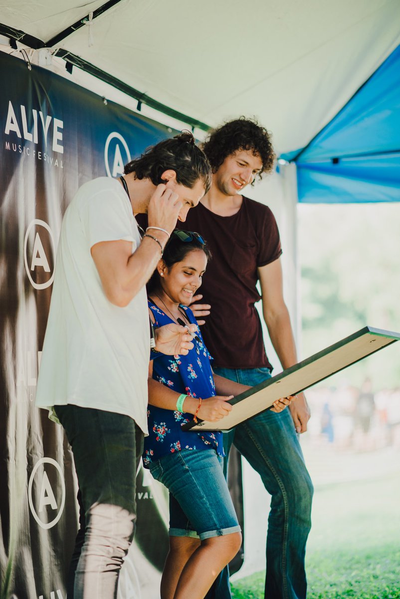 AliveFestival's tweet photo. Making memories at #ALIVE19. ✨ https://t.co/v4OF2vh9Og