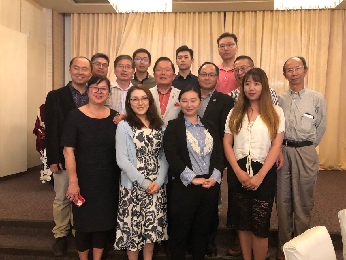 Ding_Fan's tweet photo. Great dinner with @SenatorVictorOh  So glad to hear stories and share the community life! https://t.co/XI4UpmLc6H