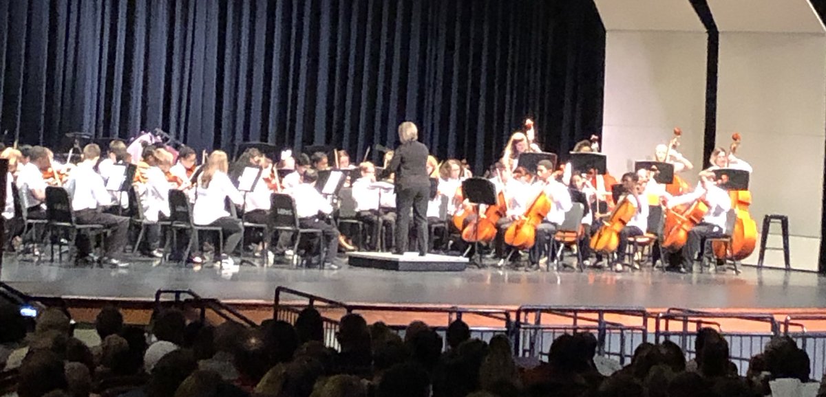 T_Geddings's tweet photo. Beautiful sounds at Tri-District Arts Consortium Music Showcase.  #artsmatter #lex1arts @LexingtonOne @GMSWarriorChoir https://t.co/7gl10Aki9Y