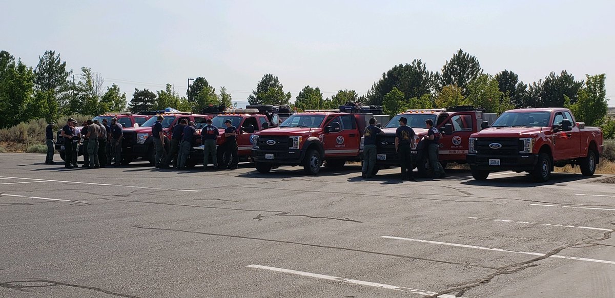 SpokaneCoFire4's tweet photo. Our Interagency engine is in staging to help at the #ColdCreekFire in Benton County @waDNR_fire #SCFD4 https://t.co/gxvirrlal8
