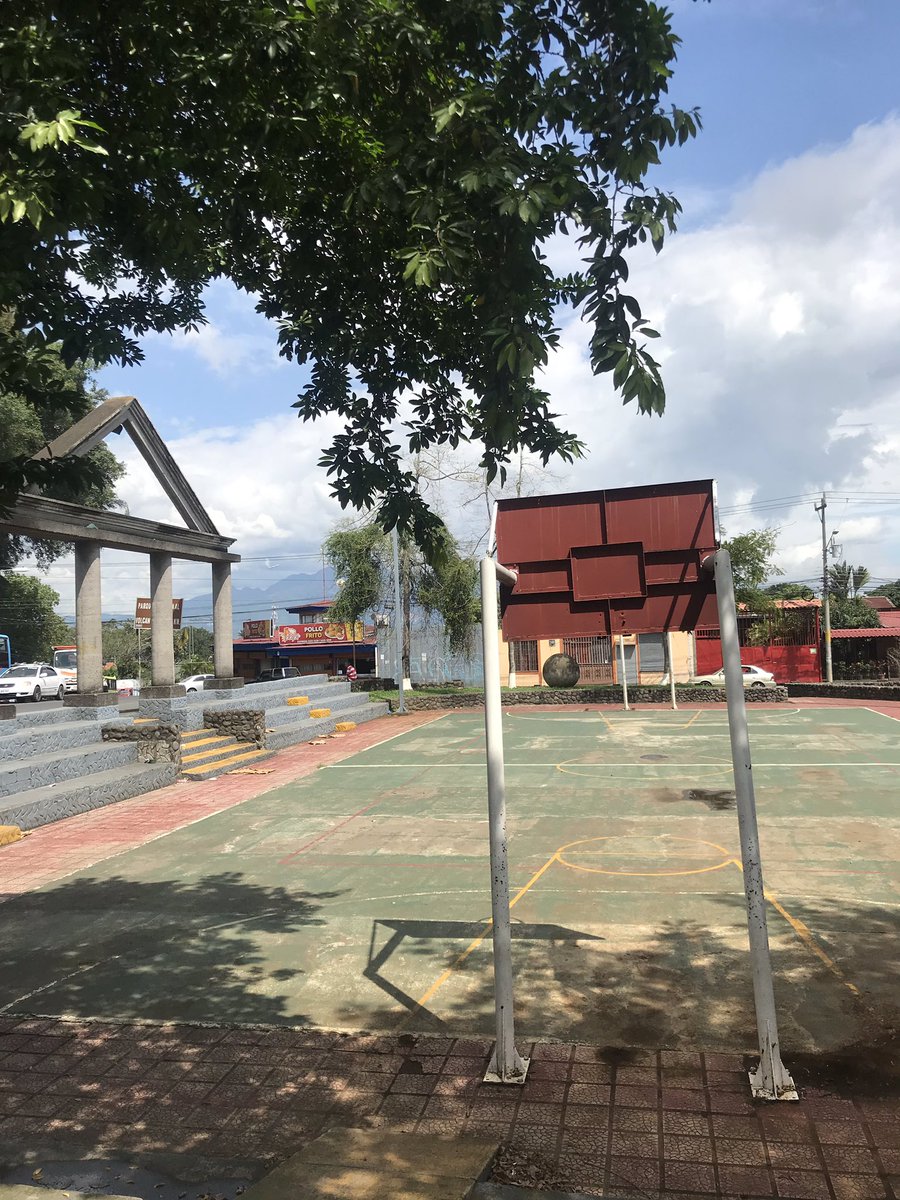 Dleagueupdates's tweet photo. Here’s a cool basketball court I saw the other day https://t.co/Hwrjsbjs3t