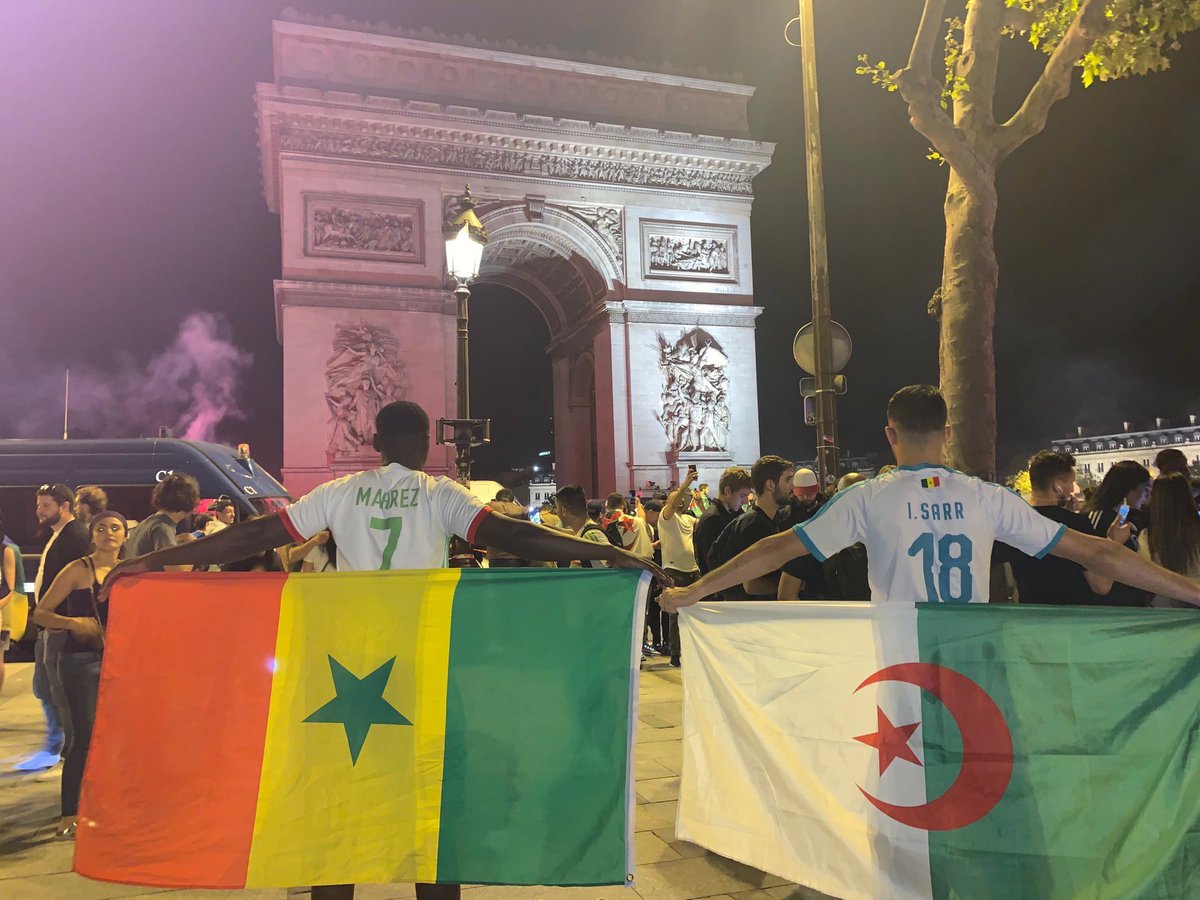 ActuFoot_'s tweet photo. Cette photo. 😍🇸🇳🇩🇿
 
📸 @stossforeal https://t.co/6uUTr4gGhb