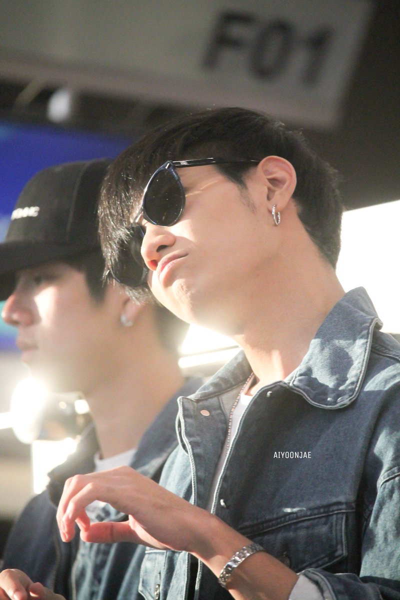 aiyoonjae's tweet photo. 190720

The usual Singto "hmmmm?" face 😂😂

#SingtoPrachaya
#OurSkyyFanMeetinginTaipei https://t.co/24xi5JBgcQ