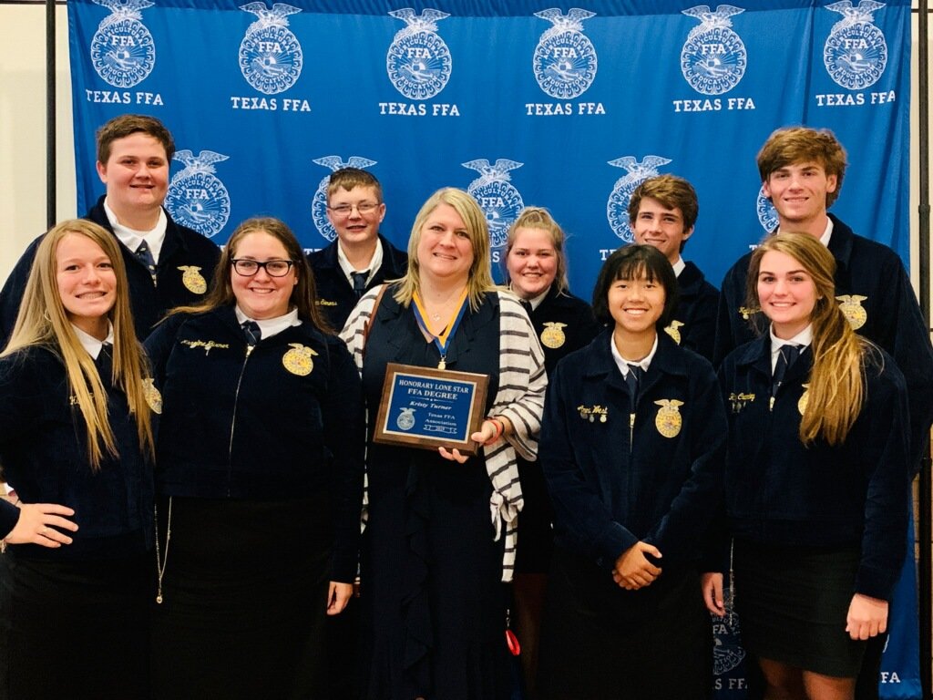 Congratulations to Kristy and Mark Turner on receiving their Honorary Lone Star Degrees today for their dedication in supporting the Robinson FFA Chapter and promoting agriculture! <a href="/risdHS/">Robinson High School</a> <a href="/DGriffin_RR/">Dawn Griffin</a> #robinsonisd #robinsonisd #TeachAg