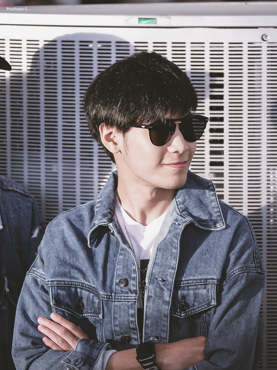 GNIHKMUNST__'s tweet photo. หล่อมากไม่ไหวแล้วจ่ะแม่ TwT 

@stjinx_maya @Singtofc_Th 
#SingtoPrachaya #สมุนจ้าวป่า 
#OurskyyFanMeetinginTaipei https://t.co/JcxvPOxyAe