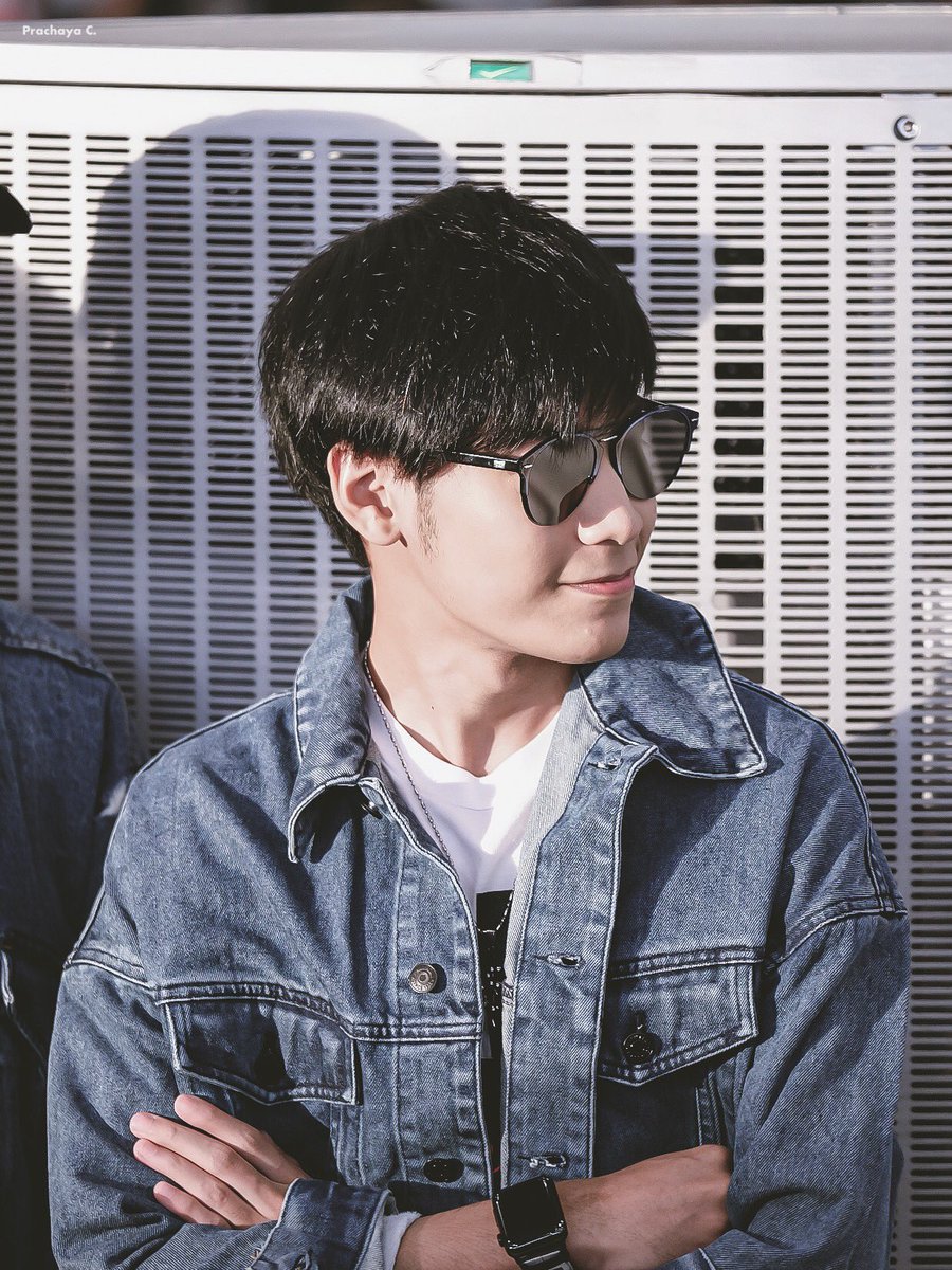 GNIHKMUNST__'s tweet photo. หล่อมากไม่ไหวแล้วจ่ะแม่ TwT 

@stjinx_maya @Singtofc_Th 
#SingtoPrachaya #สมุนจ้าวป่า 
#OurskyyFanMeetinginTaipei https://t.co/JcxvPOxyAe