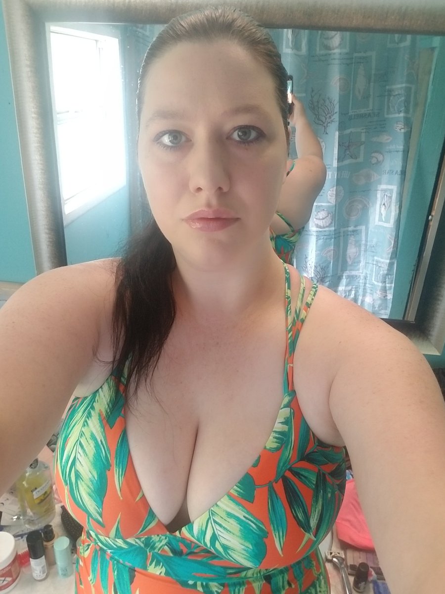 Amanda198610's tweet photo. Finally enjoying swimsuit season here in Michigan! #summerlovin' #iliveforwater #biggirldressup https://t.co/8In8RHoBsf