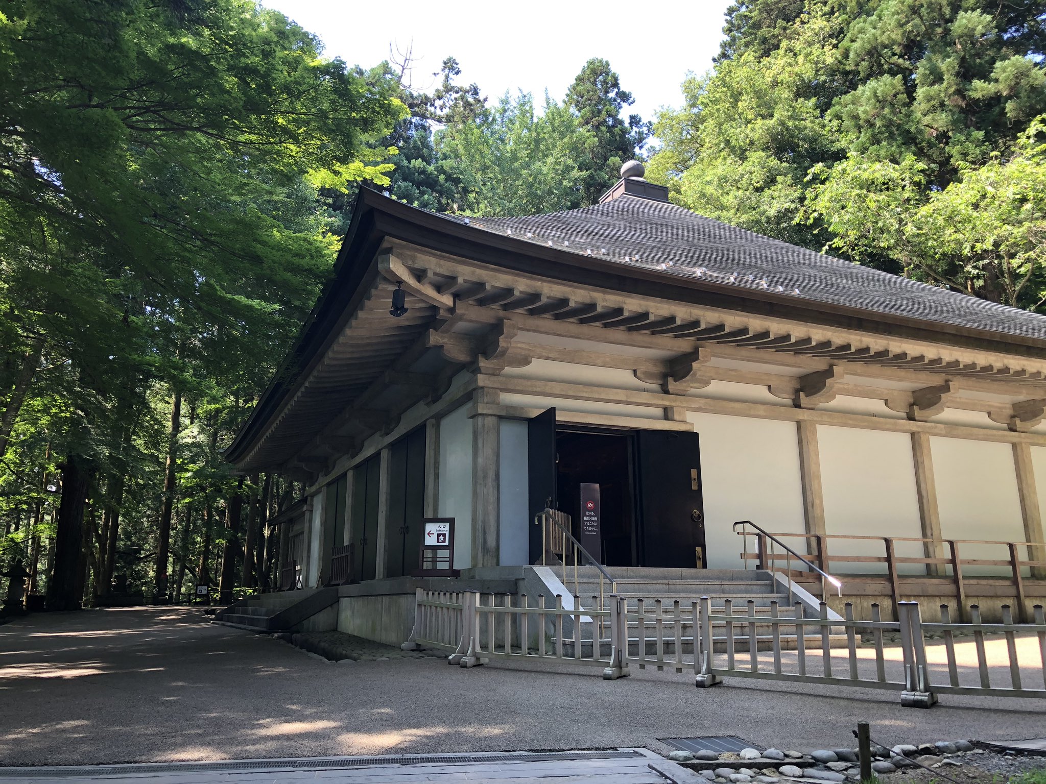 にょろ グルージャ盛岡戦の前に中尊寺で必勝祈願 ザスパ勝ち点3取って順位を上げましょう ザスパクサツ群馬 ザスパ 草津 群馬 中尊寺 金色堂 T Co Vuhaivvp2r Twitter