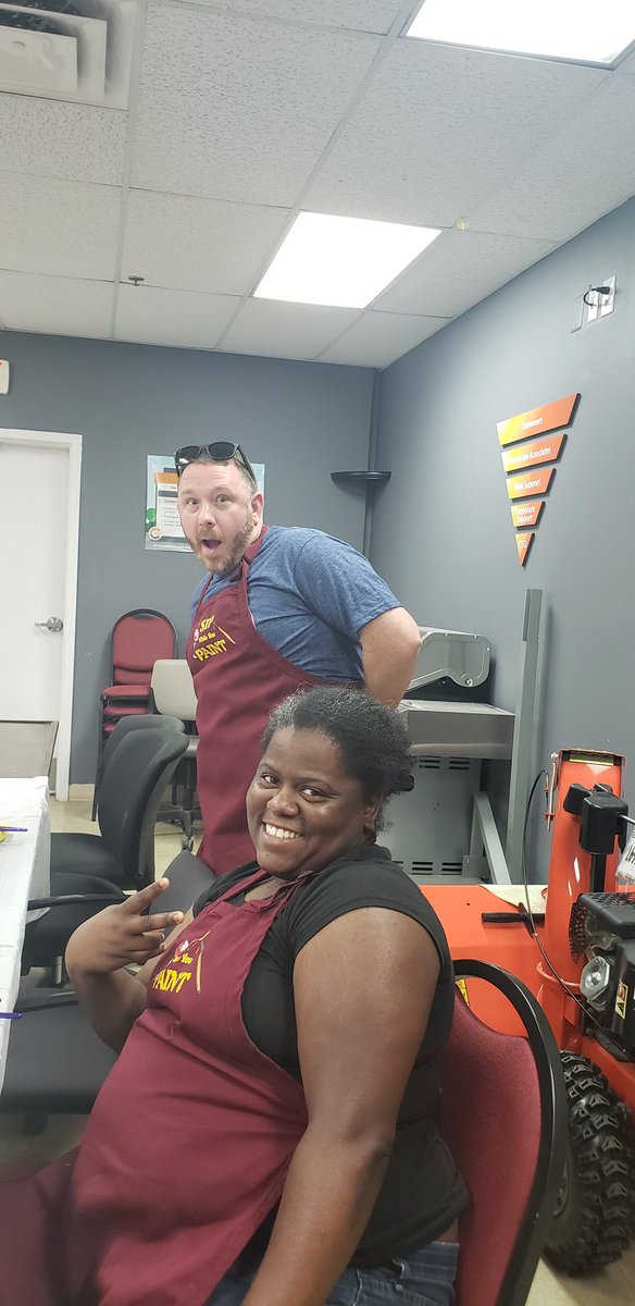 sherrell1071's tweet photo. Having fun at 2511 sipping and painting. Thanks boss loads of fun. Sipping Welsh's ok guys. 
@AndraeSM2511 
@OrrinBurkett 
@thd0063 
@Elaine00548438 
@Kendra05658055 
@DLaPorta2511 
@StephenLongoTHD https://t.co/0qxw0qTwZN