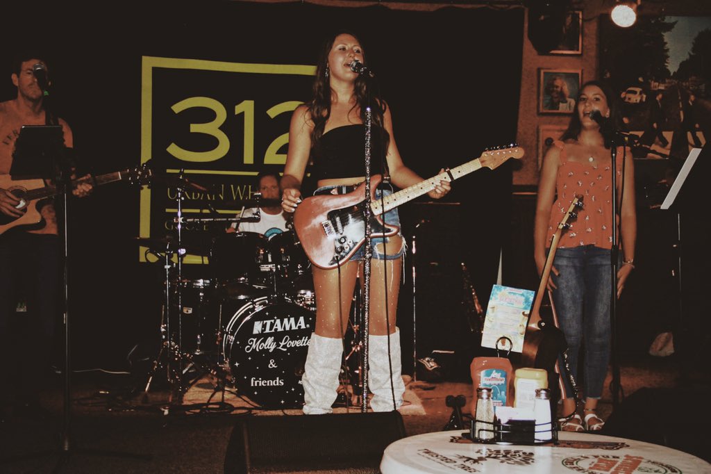 MollyLovette's tweet photo. What a night! ✨
Thank you to everyone who came out...we had a blast! Looking forward to many more shows ❤️💫
📸: @MaggieSlap @gracerolfes
#music #livemusic #stl #country #sybergs #countrymusic https://t.co/0SXylxxrEU