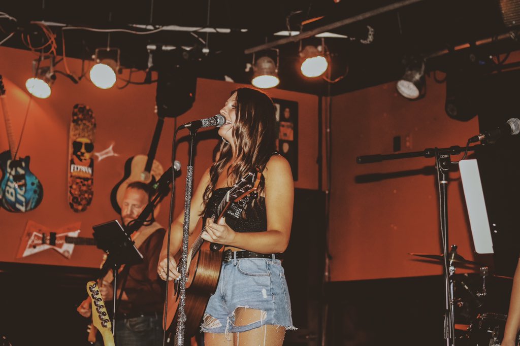 MollyLovette's tweet photo. What a night! ✨
Thank you to everyone who came out...we had a blast! Looking forward to many more shows ❤️💫
📸: @MaggieSlap @gracerolfes
#music #livemusic #stl #country #sybergs #countrymusic https://t.co/0SXylxxrEU