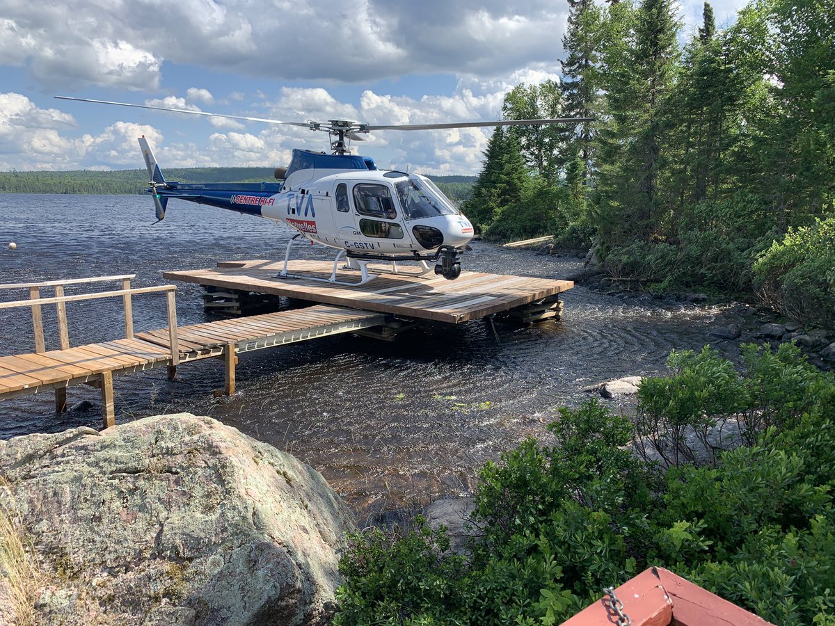 Au #TVA22H... l’hélicoptère <a href="/tvanouvelles/">TVA Nouvelles</a> survole la zone de recherche concernant la disparition du PDG de <a href="/TomatesSavoura/">Tomates Savoura</a> Stéphane Roy et son fils. 

Ouvrez l’œil pendant les vacances de la construction... 

tvanouvelles.ca/2019/07/19/dis…