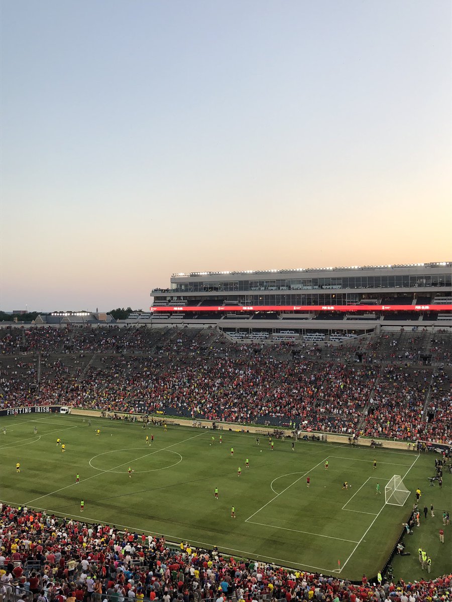EvanWray1's tweet photo. Great sunset at #NDStadium with @LFC and @BlackYellow https://t.co/dCh8R9IkL7