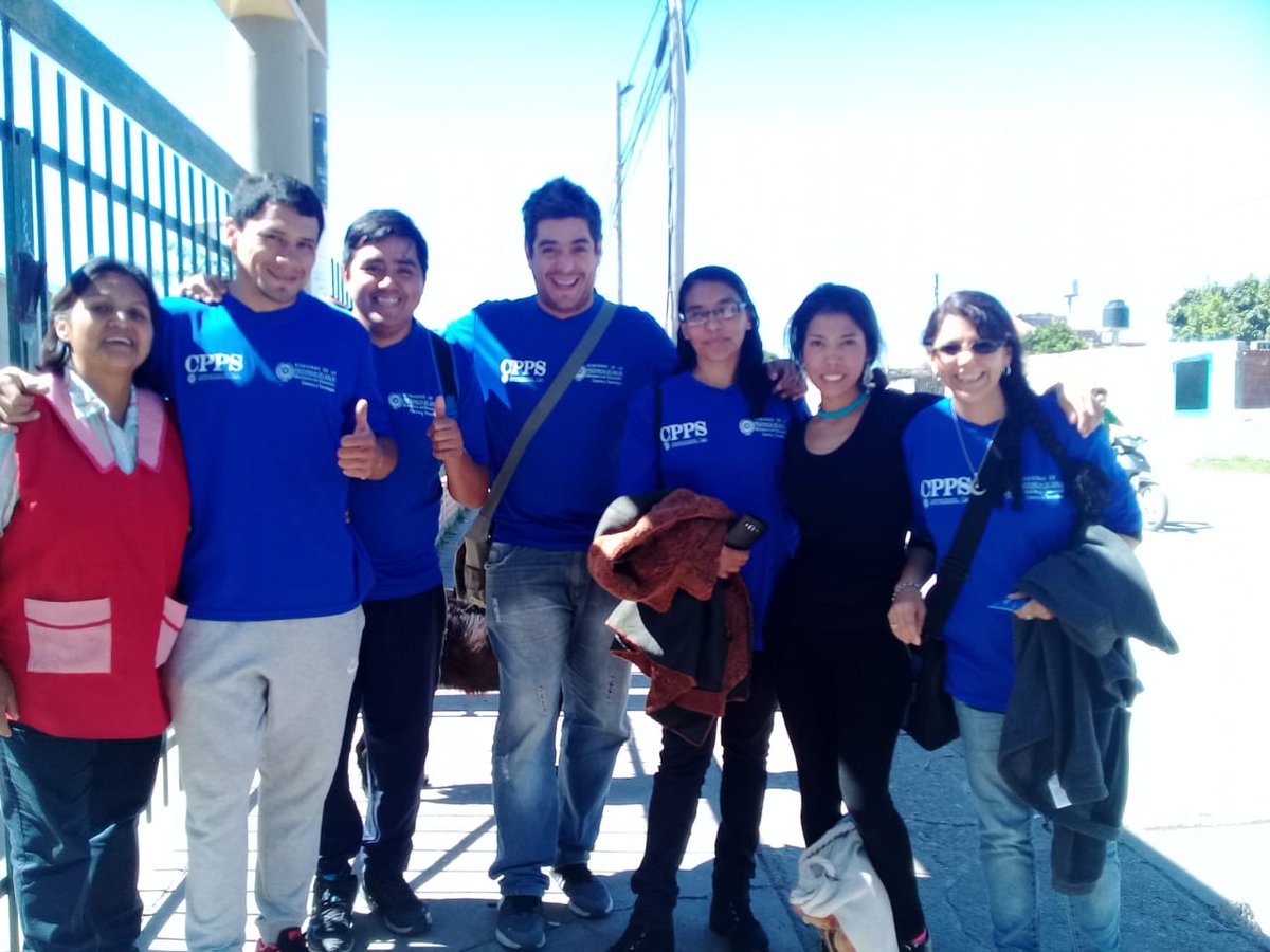 #DiaDelAmigoEnCPPS Un gran abrazooo!@fguillesaavedra <a href="/UrtubeyJM/">Juan Manuel Urtubey</a> <a href="/patriciapinasco/">Patricia Pinasco</a> <a href="/romyalancay/">Romina Alancay</a> <a href="/MEducacionSalta/">Ministerio de Educación de Salta</a> <a href="/MartaMariaMerlo/">Marta Merlo</a>