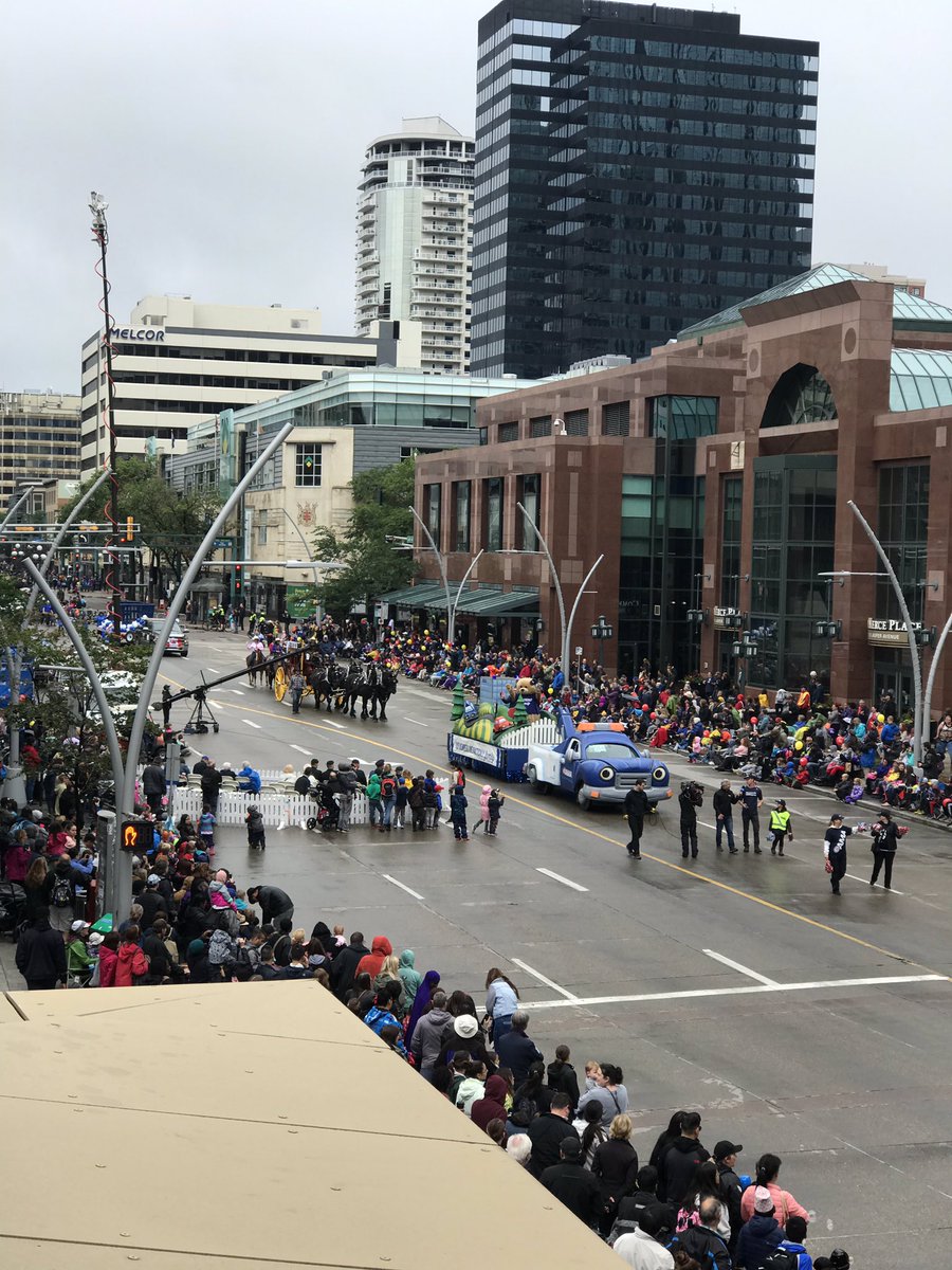 WilliamsEngCA's tweet photo. We had a great time hosting a few of our friends today during the @KDaysyeg parade! #kdaysparade #yeg #kdays #fun #festival https://t.co/5e9bfRwztI