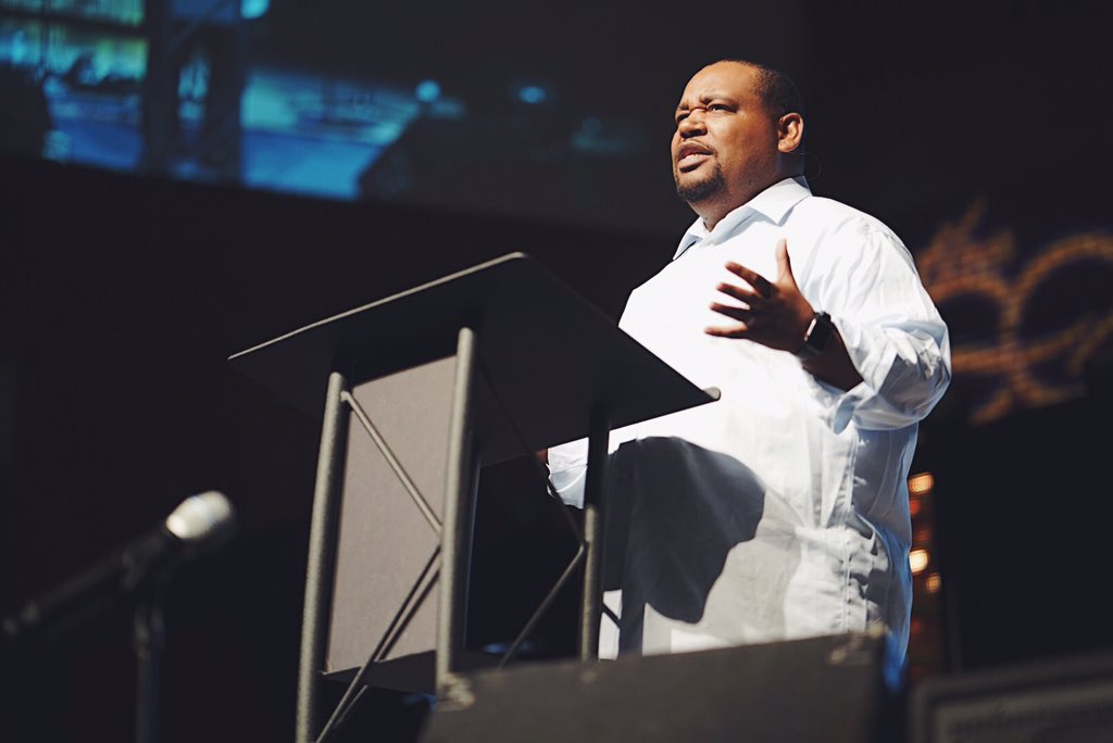 LegacyDisciple's tweet photo. “The Good News for every outcast is that Jesus has the love we need to heal us and make us useful for God” -Romell Williams (@romell1williams) #LegacyDisciple #legacydiscipleCHI 
.
📸: Alisha Dane https://t.co/ZRM7LltJCk