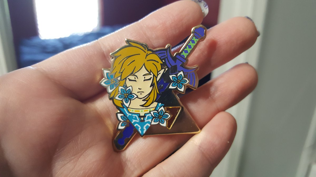 akitamonstercom's tweet photo. And a second new enamel pin, featuring Link from Breath of the Wild! 1.75" hard enamel with screenprint details. Will be up in my shop on July 21st at 1pm CST! https://t.co/0q0ieXzOZE #botw #breathofthewild https://t.co/aRxuApDeAZ