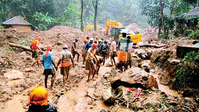MakrandParanspe's tweet photo. "RSS & relief work: Building Hindu society through service" https://t.co/3TFgcf4wuj RSS offers an answer to secular-sacred divide. Neither purely religious nor purely secular, it combines both in a cultural-social practice that is devoted to nation-building @RatanSharda55 https://t.co/FArqGB1I1a