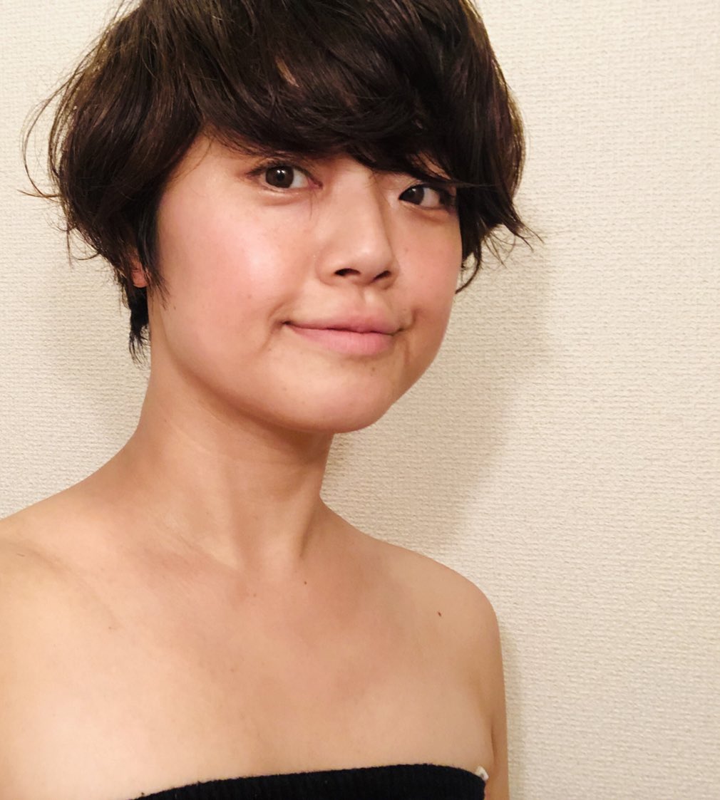 小俣 緑 Midori Komata Ar Twitter 髪型変えた風に見えるけど 単に天然パーマです 梅雨時期は 髪がくるくるして困りものだけど うまくそれも利用すれば悪くないんでないかい 天パ 天然パーマ くせっ毛 T Co Xbtxr4skba Twitter