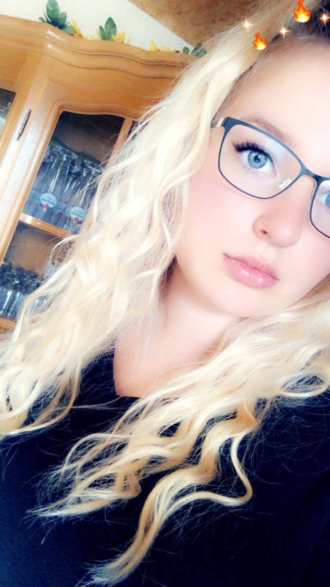 herrin_luci's tweet photo. So ihr Loser ich bin jetzt zwei Wochen im Urlaub🌴 und damit NICHT erreichbar!💸 https://t.co/LEGVYqGewW