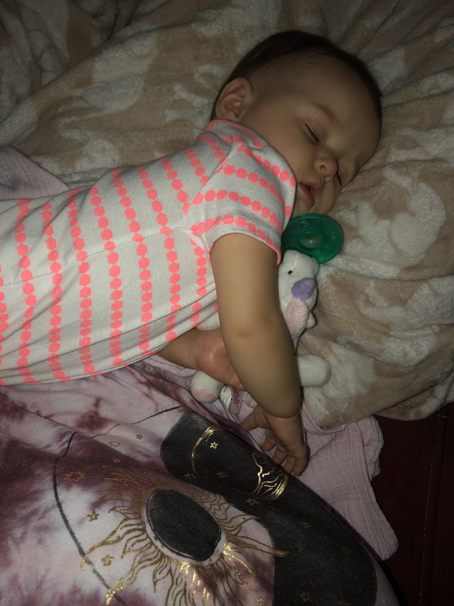 eeemilyyy__'s tweet photo. Sleeping brinley (PT 1) https://t.co/LXED5oNwfa