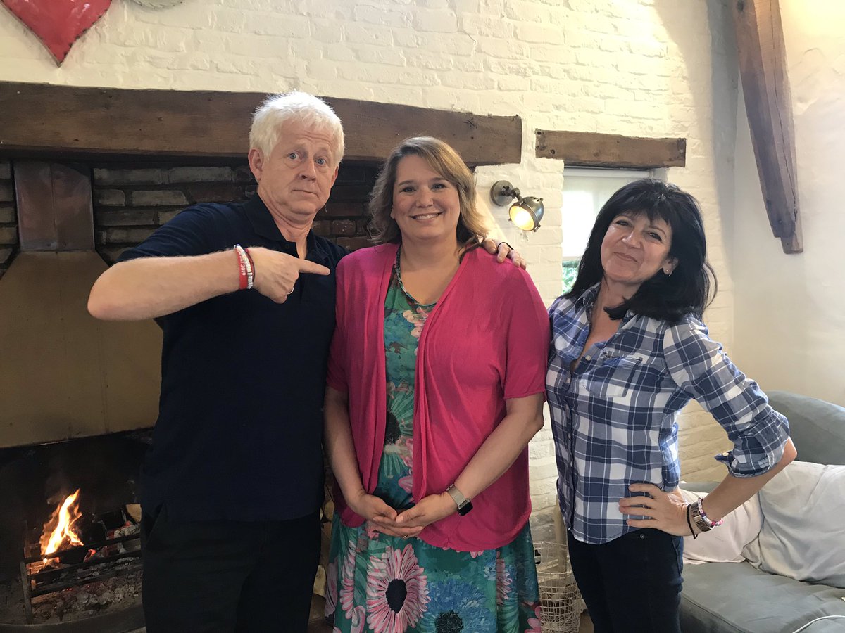 DawnWalker206's tweet photo. I had THE MOST AMAZING time meeting @emmafreud and Richard Curtis at their home in East England. I can’t believe I got to talk to @HimeshJPatel from the @yesterdaymovie! I’m still laughing at myself for ringing your PORCH LIGHT thinking it was a door bell. Thx for posing for me! https://t.co/N4e5Xg7XdH