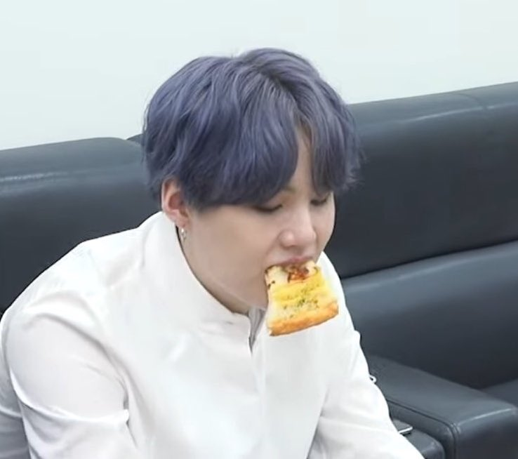 alternate ways to eat a pizza ?

#btsfanart #BTS #JUNGKOOK #SUGA @BTS_twt 