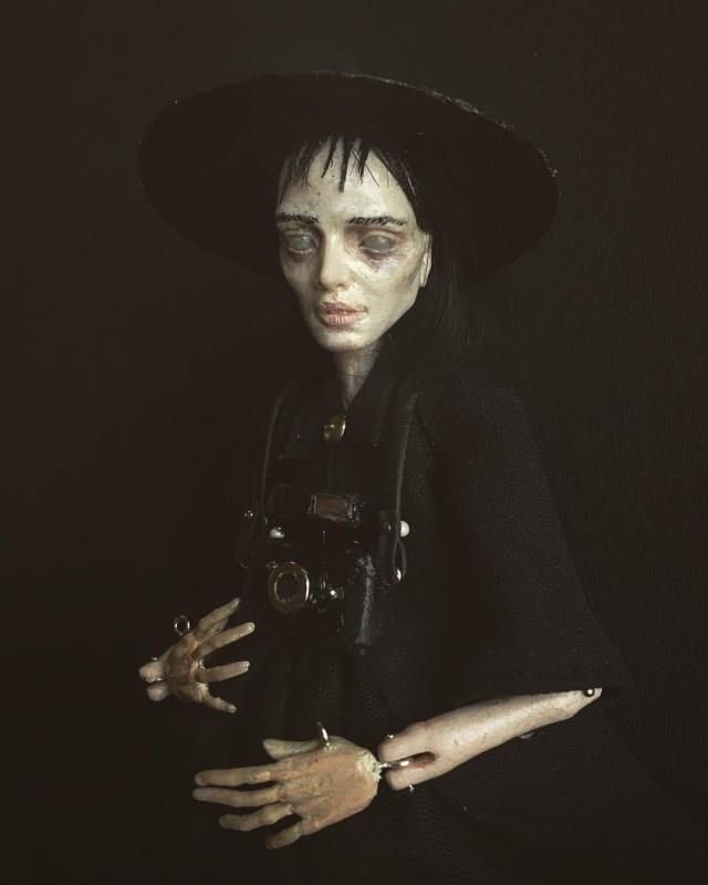 BeautifulBzarre's tweet photo. The perfect amount of "strange and unusual"... I love this piece by @puppet_devils - inspired by Lydia Deetz!
#beautifulbizarre #puppets #lydiadeetz #beetlejuice #handsomedevilpuppets #artdolls #sculpture #darkart #darkartists #handmadepuppets https://t.co/k9aIu5YEBG