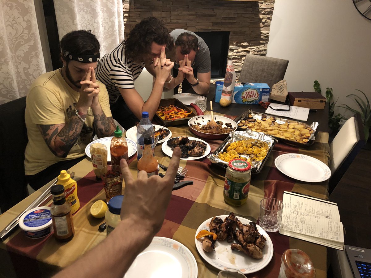 DnDUI's tweet image. Who is going to cut the roast beast?