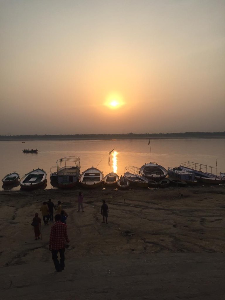 Stringer4Kate's tweet photo. So ,we acknowledge that this may not not be most people’s plan when presented with a 4 day kids free weekend but we’re having a great time! #Varanasi + overnight train #Kolkota @incredibleindia @IRCTCofficial #kidsfreeweekend #explore #seetheworld #livelikelocals @CalcuttaWalks https://t.co/tgn3J1cR5l