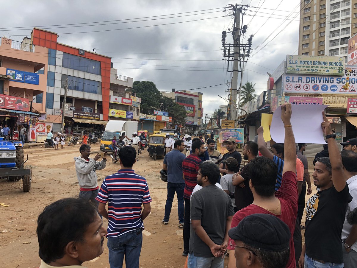NammaBengaluroo's tweet photo. @BangaloreMirror @BBMPCOMM @BBMP_MAYOR #hormavuProtest #jayanthinagar @WeAreBangalore @WFRising @hrbr_raising @helpgnrgarden @BBMP_MAYOR @BBMPCOMM @CA4Blr @srinualavilli @tarauk
hundreds of residents of Hormavu & surrounding areas hv assembled at #jayanthinagar to register their voice
Please do join if you around 🙏 https://t.co/mrXhY8LWEM