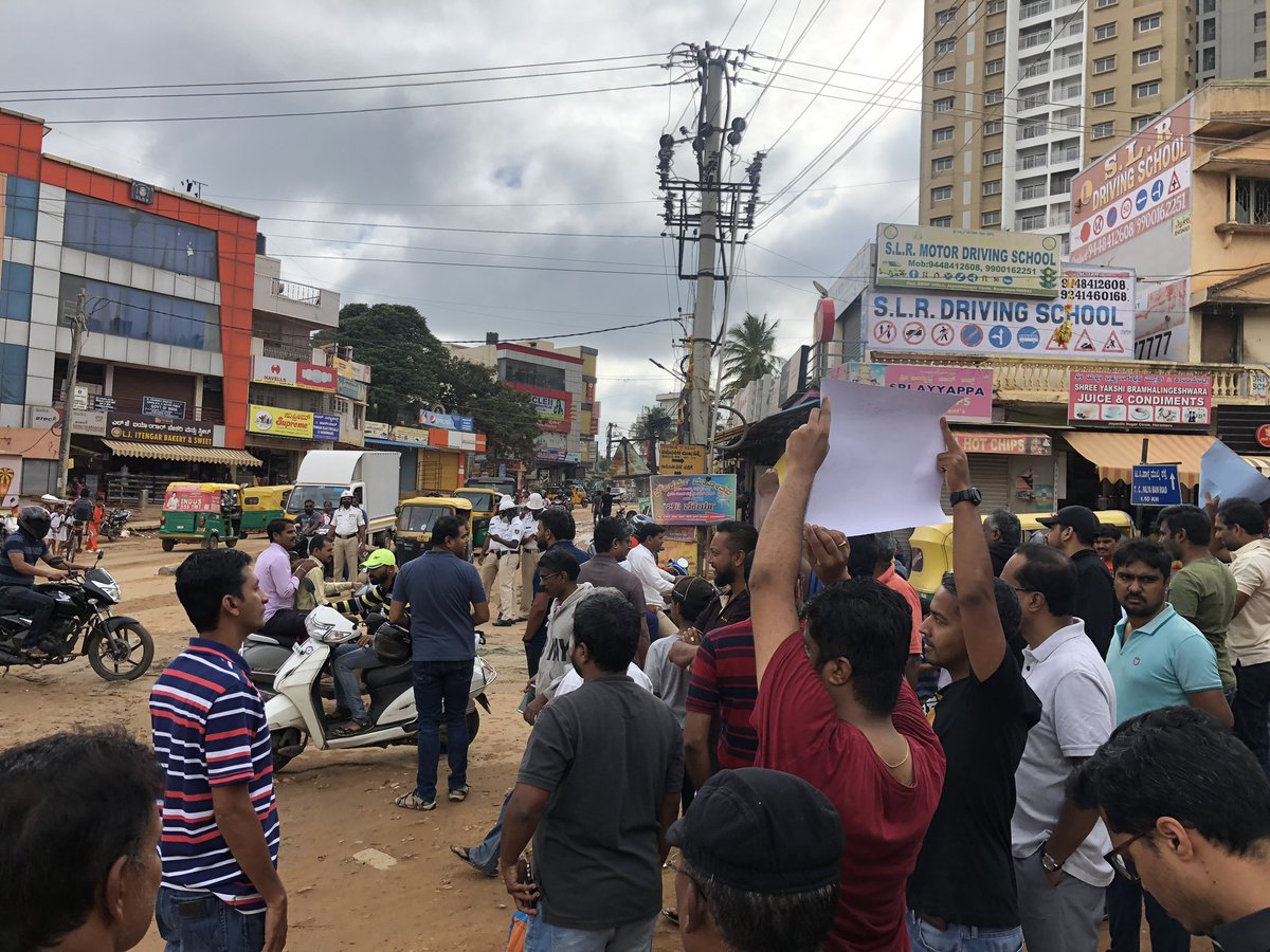 NammaBengaluroo's tweet photo. @BangaloreMirror @BBMPCOMM @BBMP_MAYOR #hormavuProtest #jayanthinagar @WeAreBangalore @WFRising @hrbr_raising @helpgnrgarden @BBMP_MAYOR @BBMPCOMM @CA4Blr @srinualavilli @tarauk
hundreds of residents of Hormavu & surrounding areas hv assembled at #jayanthinagar to register their voice
Please do join if you around 🙏 https://t.co/mrXhY8LWEM